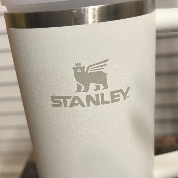 30 Oz Stanley Classic White Mug with Handle - Picture 3 of 7